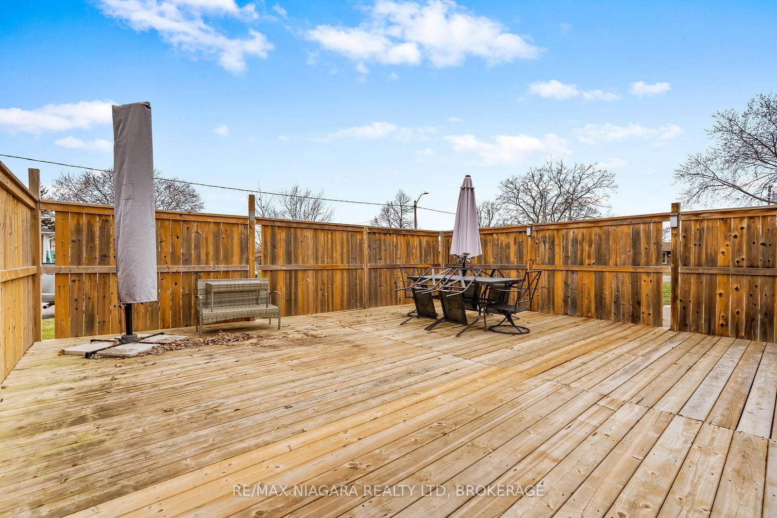 Detached House for sale at 38 ACADIA Crescent, St. Catharines, Ontario, L2P 1H8 - Secord Woods - MLS: X12914008