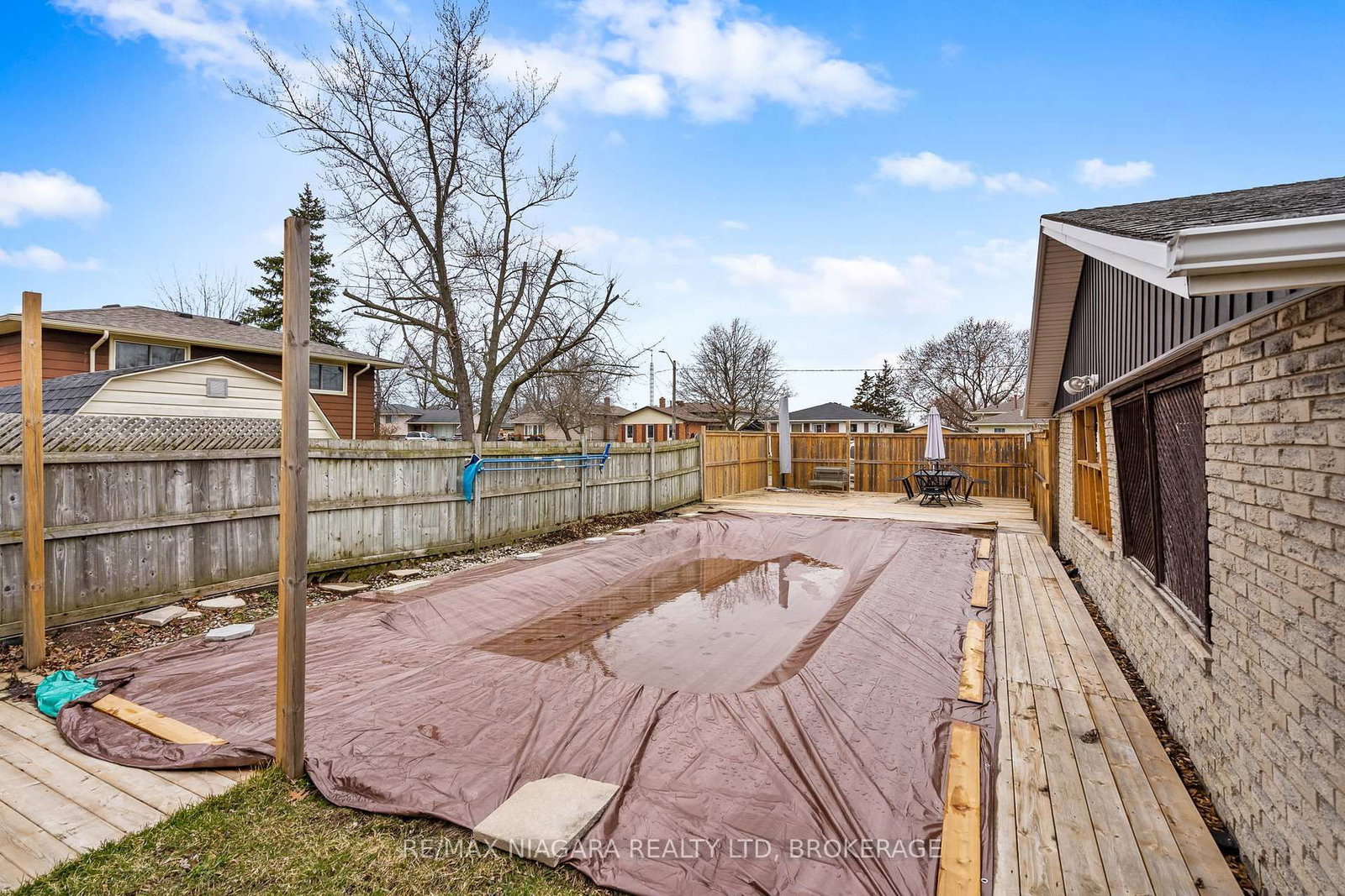 Detached House for sale at 38 ACADIA Crescent, St. Catharines, Ontario, L2P 1H8 - Secord Woods - MLS: X12914008