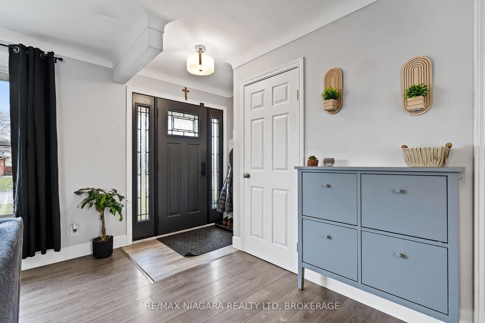 Detached House for sale at 38 ACADIA Crescent, St. Catharines, Ontario, L2P 1H8 - Secord Woods - MLS: X12914008