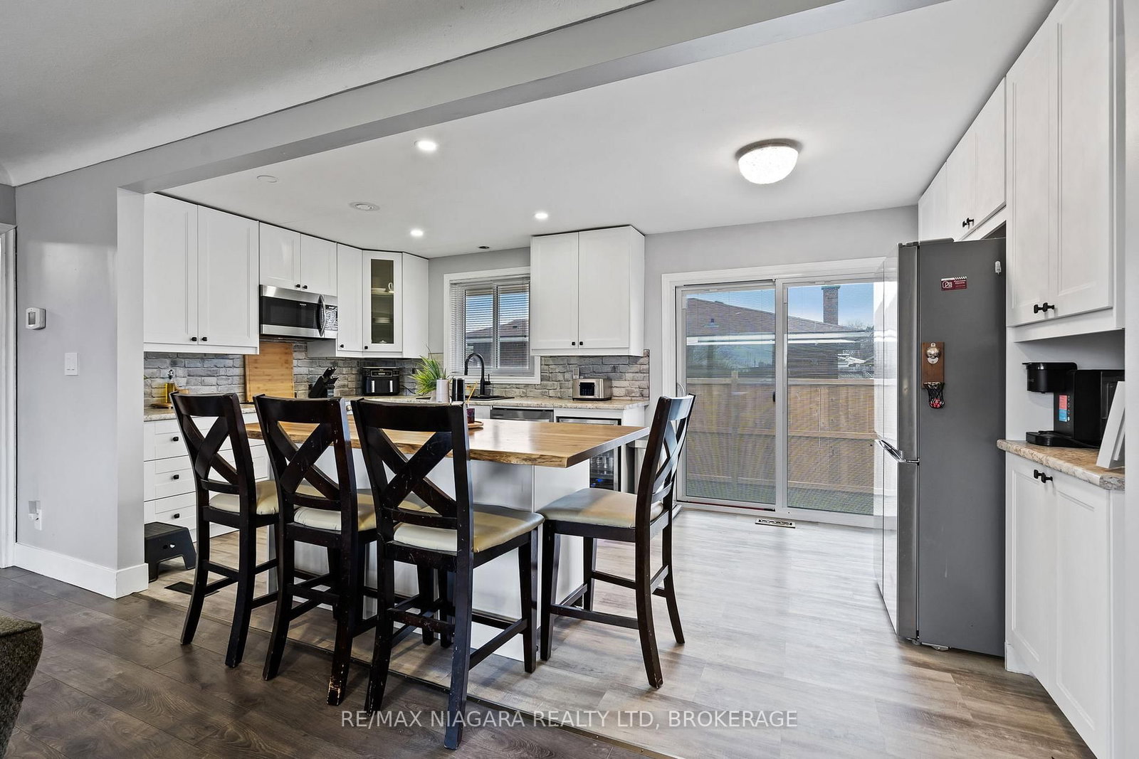 Detached House for sale at 38 ACADIA Crescent, St. Catharines, Ontario, L2P 1H8 - Secord Woods - MLS: X12914008