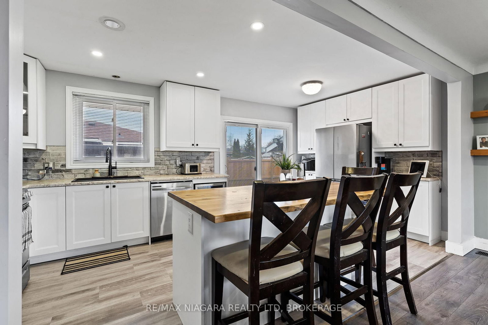 Detached House for sale at 38 ACADIA Crescent, St. Catharines, Ontario, L2P 1H8 - Secord Woods - MLS: X12914008