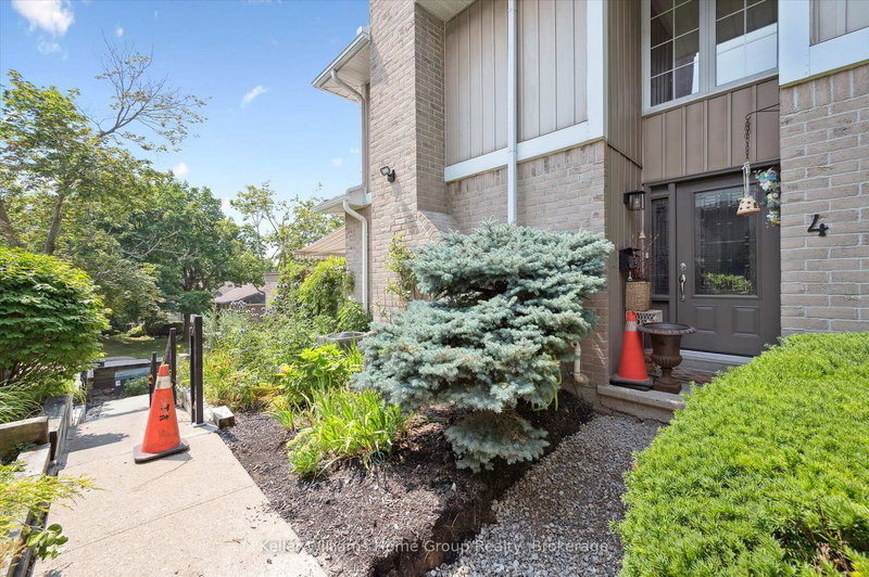 4 - 106 Woodlawn Rd E, Guelph, N1E 1B7 | Image 3