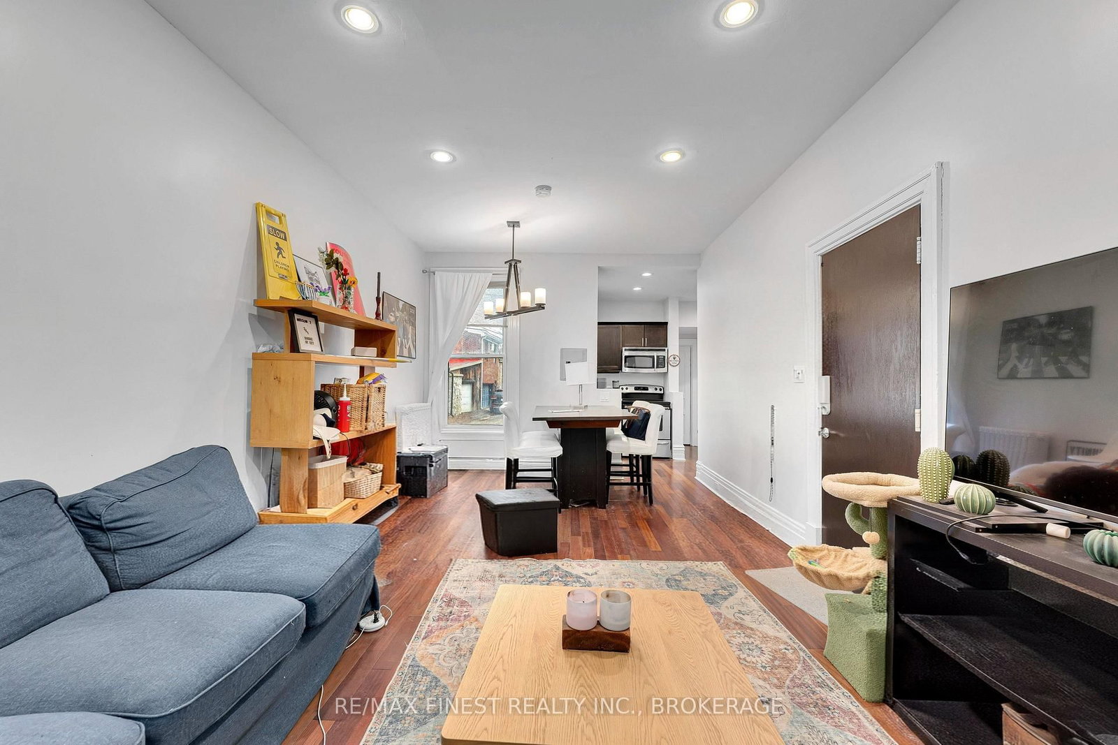 Listing Image 5