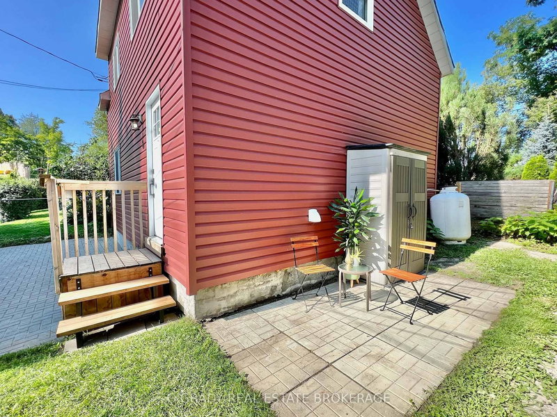 8 Edward Lane, Brockville, K6V 5K5 | Image 2