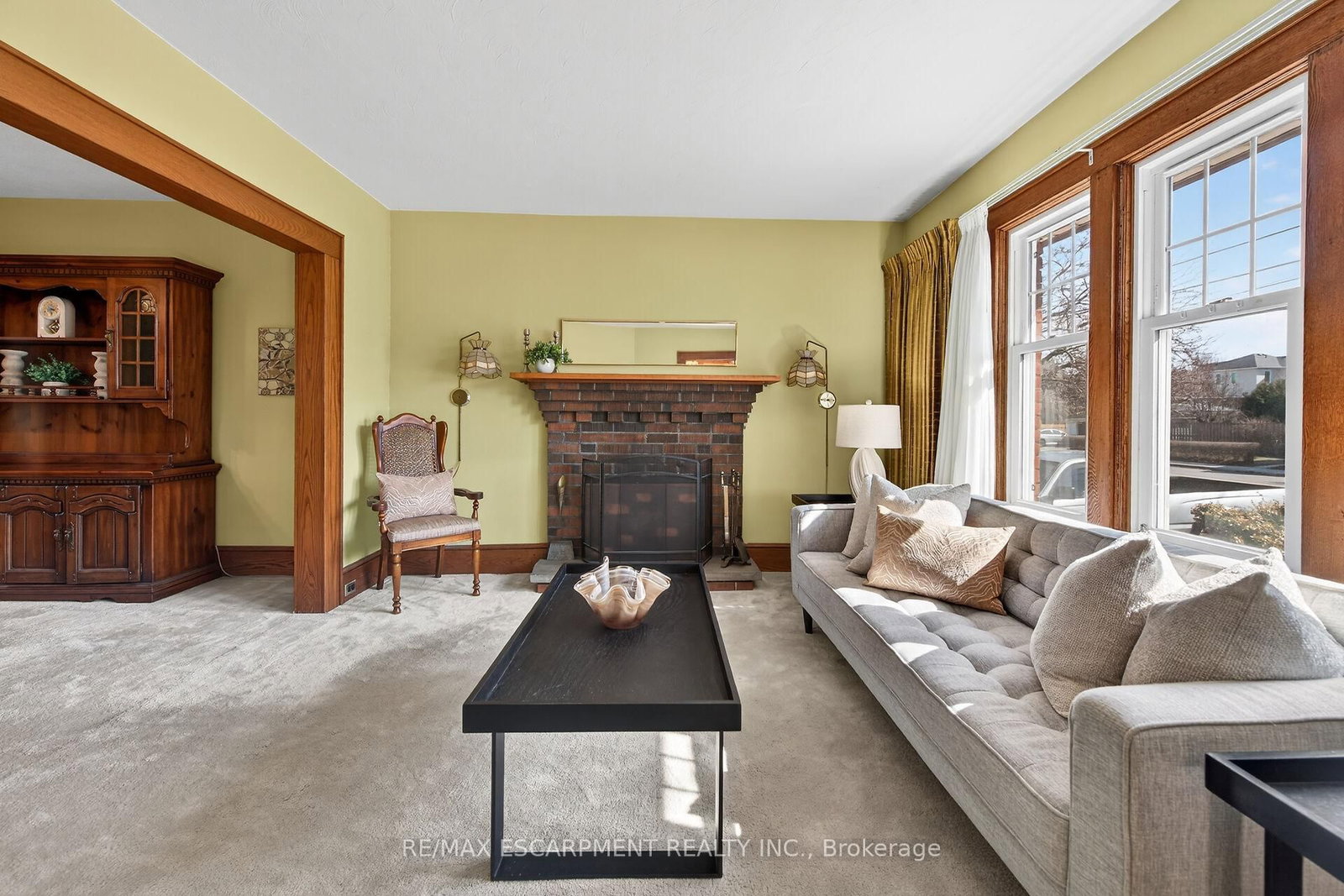 Detached House for sale at 257 Queensdale Avenue, Hamilton, Ontario, L9A 1L3 - Inch Park - MLS: X12914908