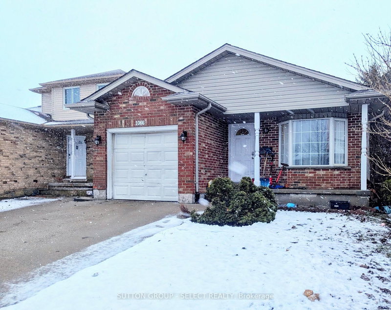 home for lease on 1066 FARNSBOROUGH Crescent