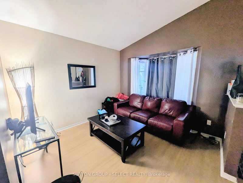 1066 FARNSBOROUGH Cres, London East, N5V 4Y9 | Image 3