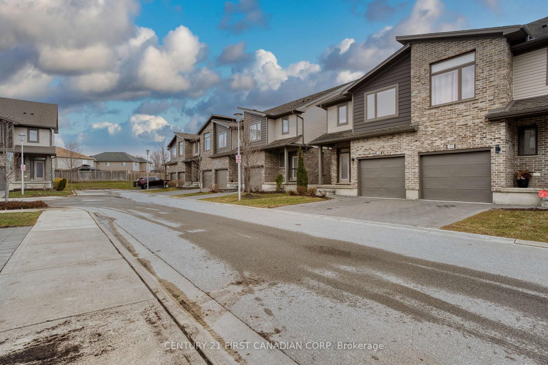 139 - 1960 Dalmagarry Rd, London North, N6G 0A6 | Image 2