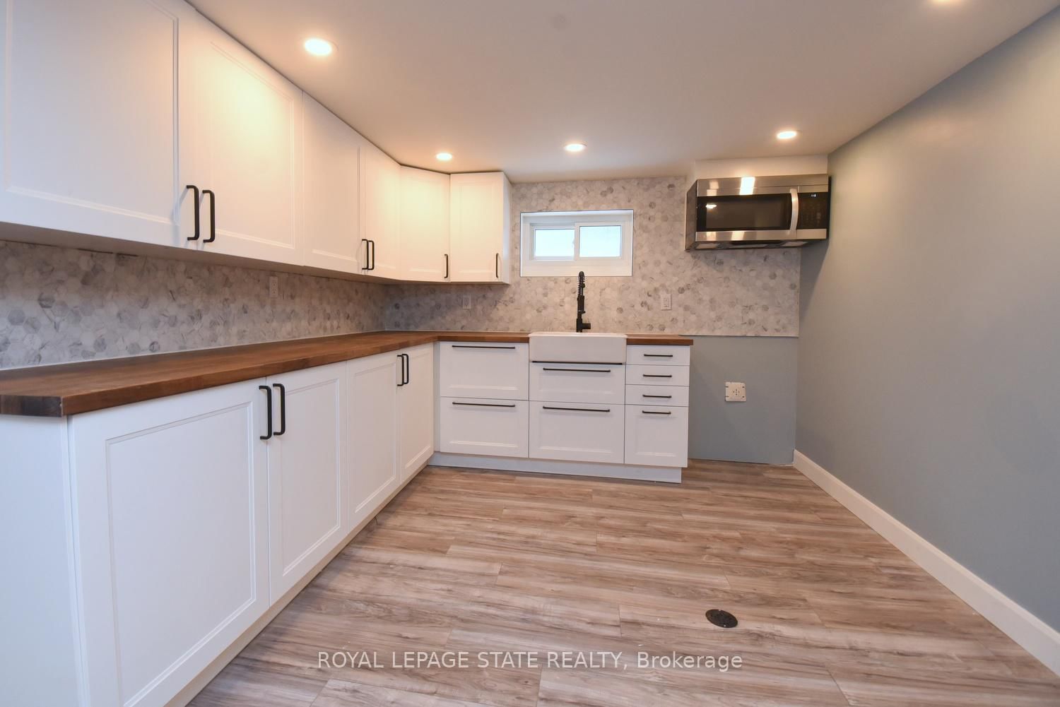 Detached House for sale at 302 East 27th Street, Hamilton, Ontario, L8V 3G6 - Eastmount - MLS: X12915314