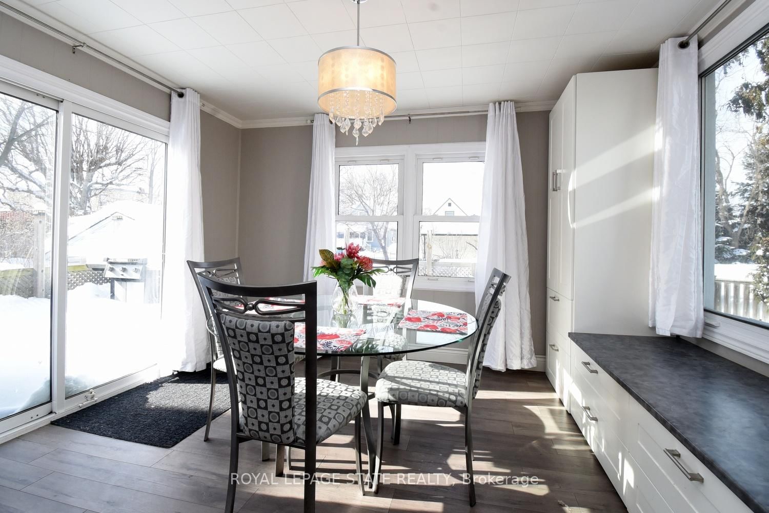 Detached House for sale at 302 East 27th Street, Hamilton, Ontario, L8V 3G6 - Eastmount - MLS: X12915314