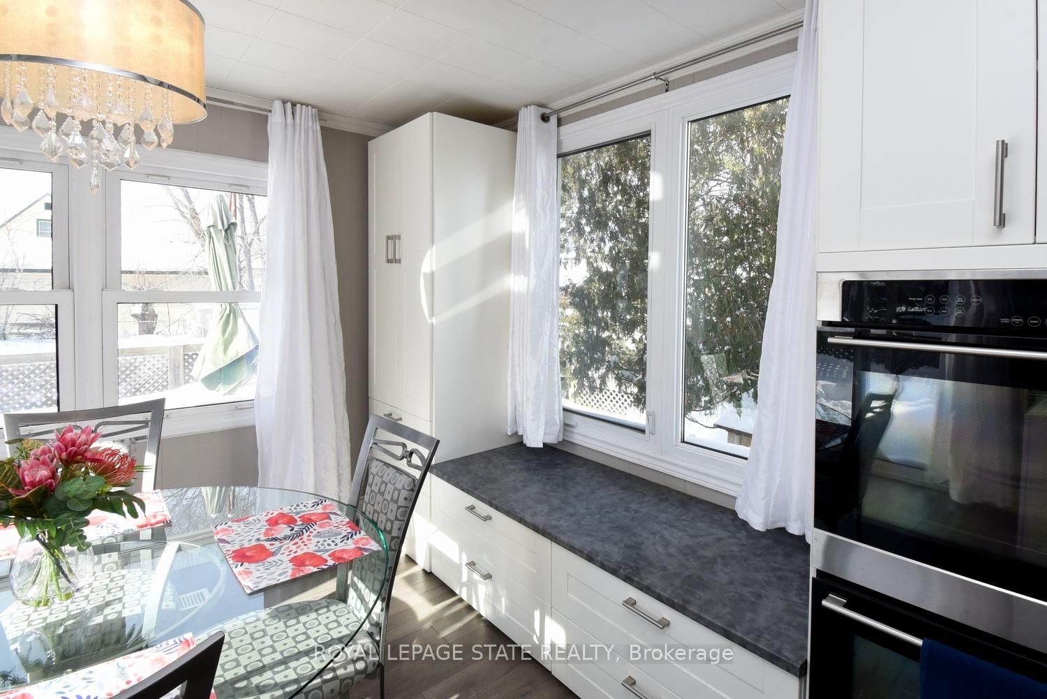 Detached House for sale at 302 East 27th Street, Hamilton, Ontario, L8V 3G6 - Eastmount - MLS: X12915314