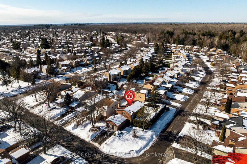 6096 Meadowhill Cres, Orleans, K1C 5R8 | Image 2