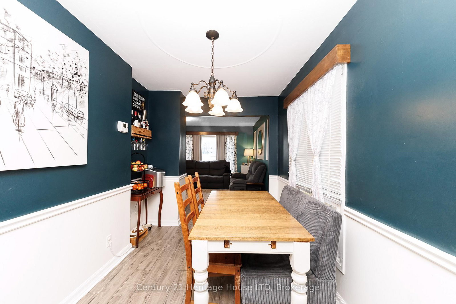 Detached House for sale at 211 Grantham Avenue, St. Catharines, Ontario, L2M 4Z1 - Facer - MLS: X12915604