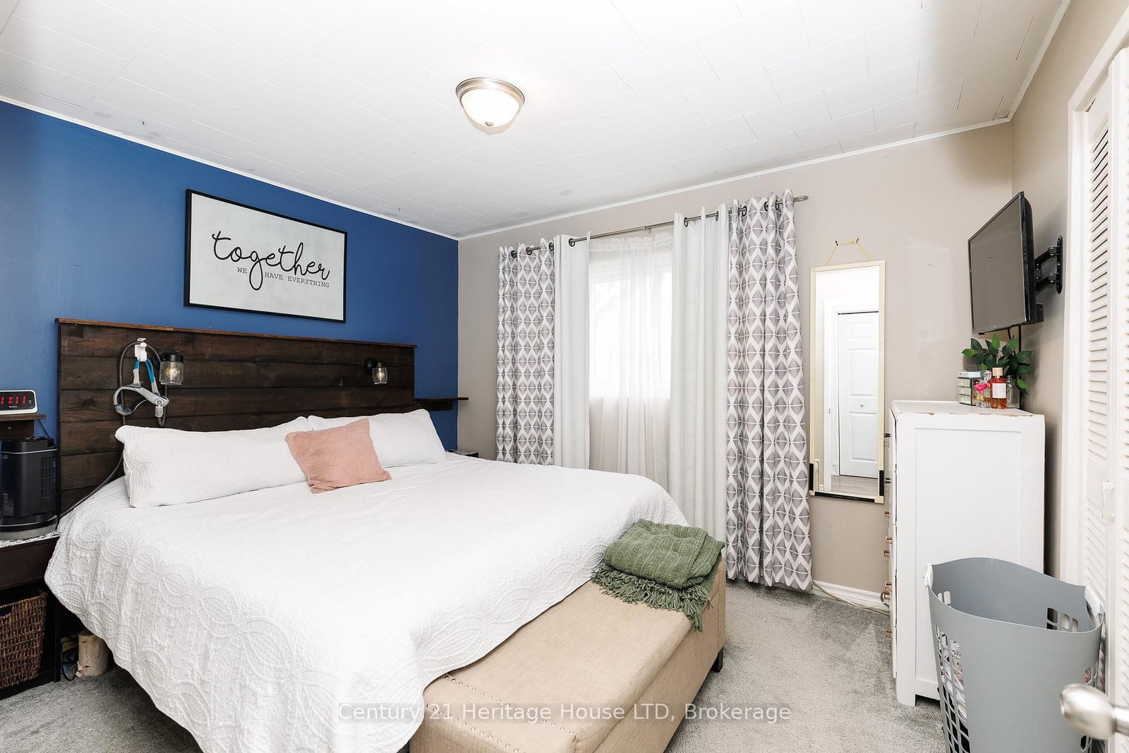 Detached House for sale at 211 Grantham Avenue, St. Catharines, Ontario, L2M 4Z1 - Facer - MLS: X12915604