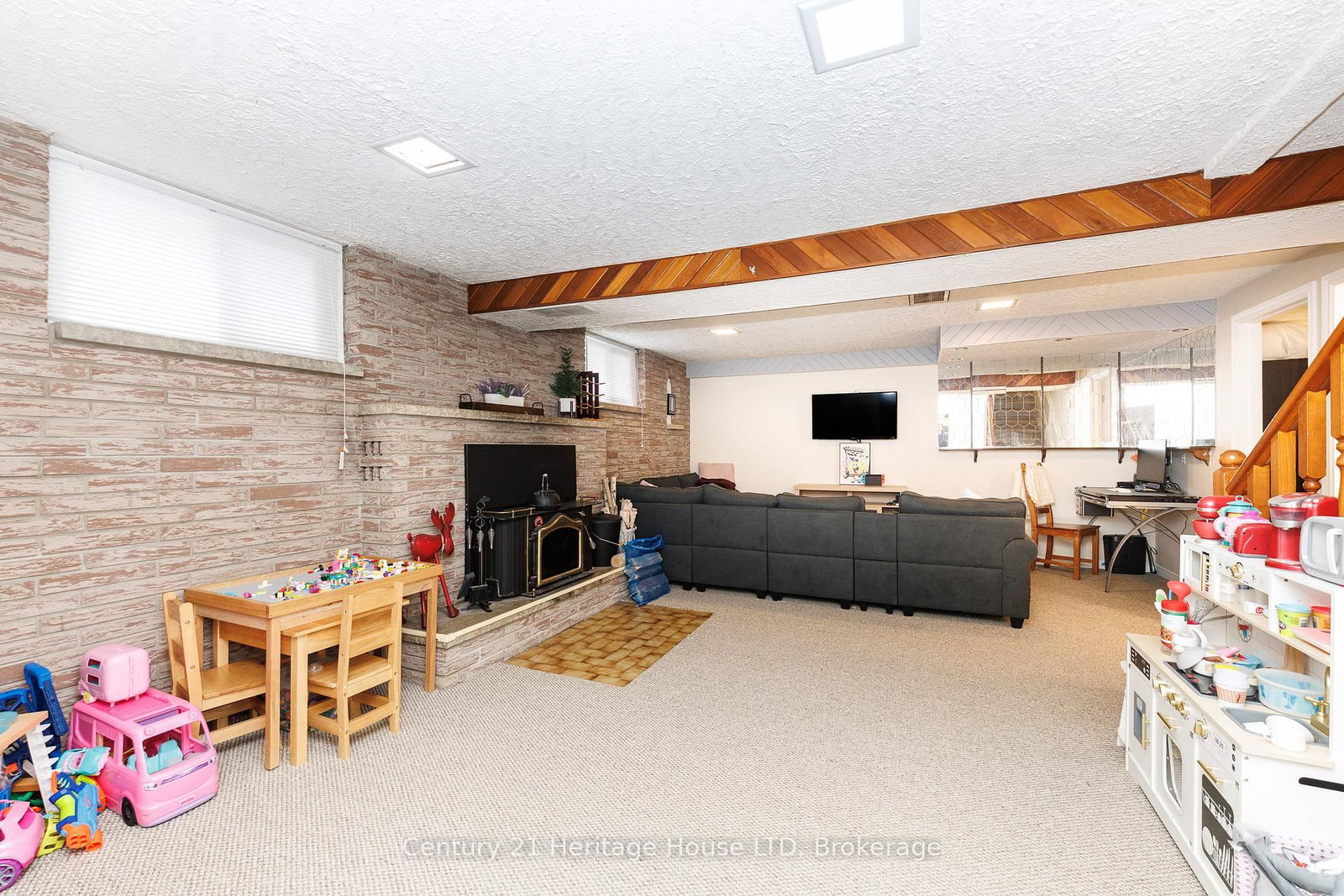 Detached House for sale at 211 Grantham Avenue, St. Catharines, Ontario, L2M 4Z1 - Facer - MLS: X12915604