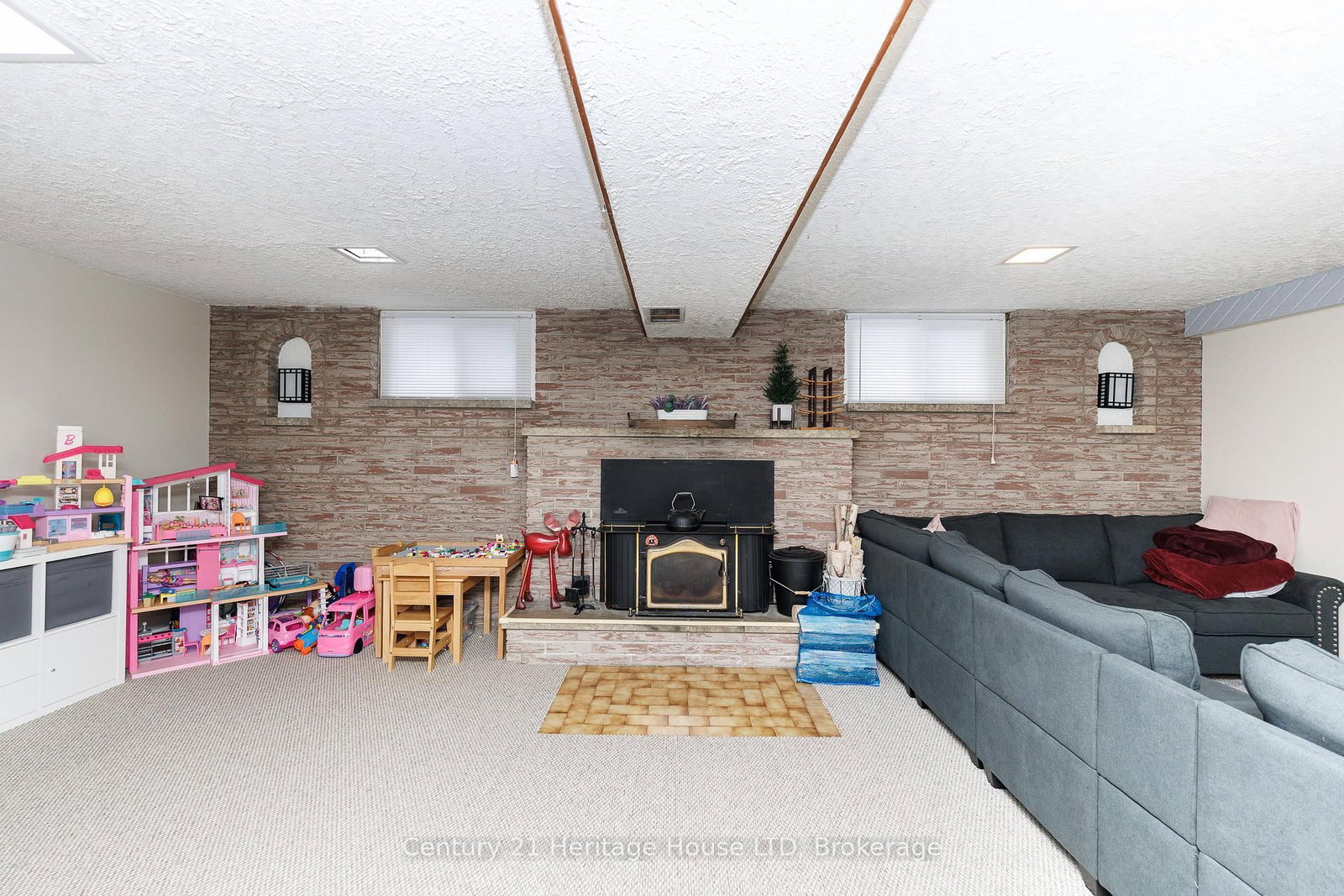 Detached House for sale at 211 Grantham Avenue, St. Catharines, Ontario, L2M 4Z1 - Facer - MLS: X12915604