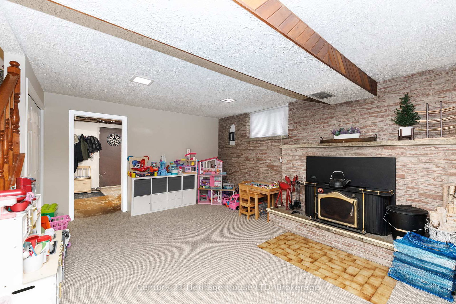 Detached House for sale at 211 Grantham Avenue, St. Catharines, Ontario, L2M 4Z1 - Facer - MLS: X12915604