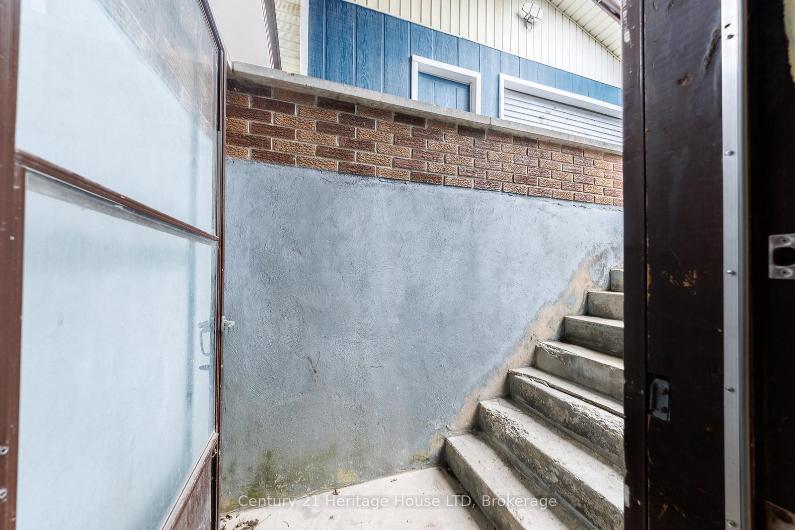 Detached House for sale at 211 Grantham Avenue, St. Catharines, Ontario, L2M 4Z1 - Facer - MLS: X12915604