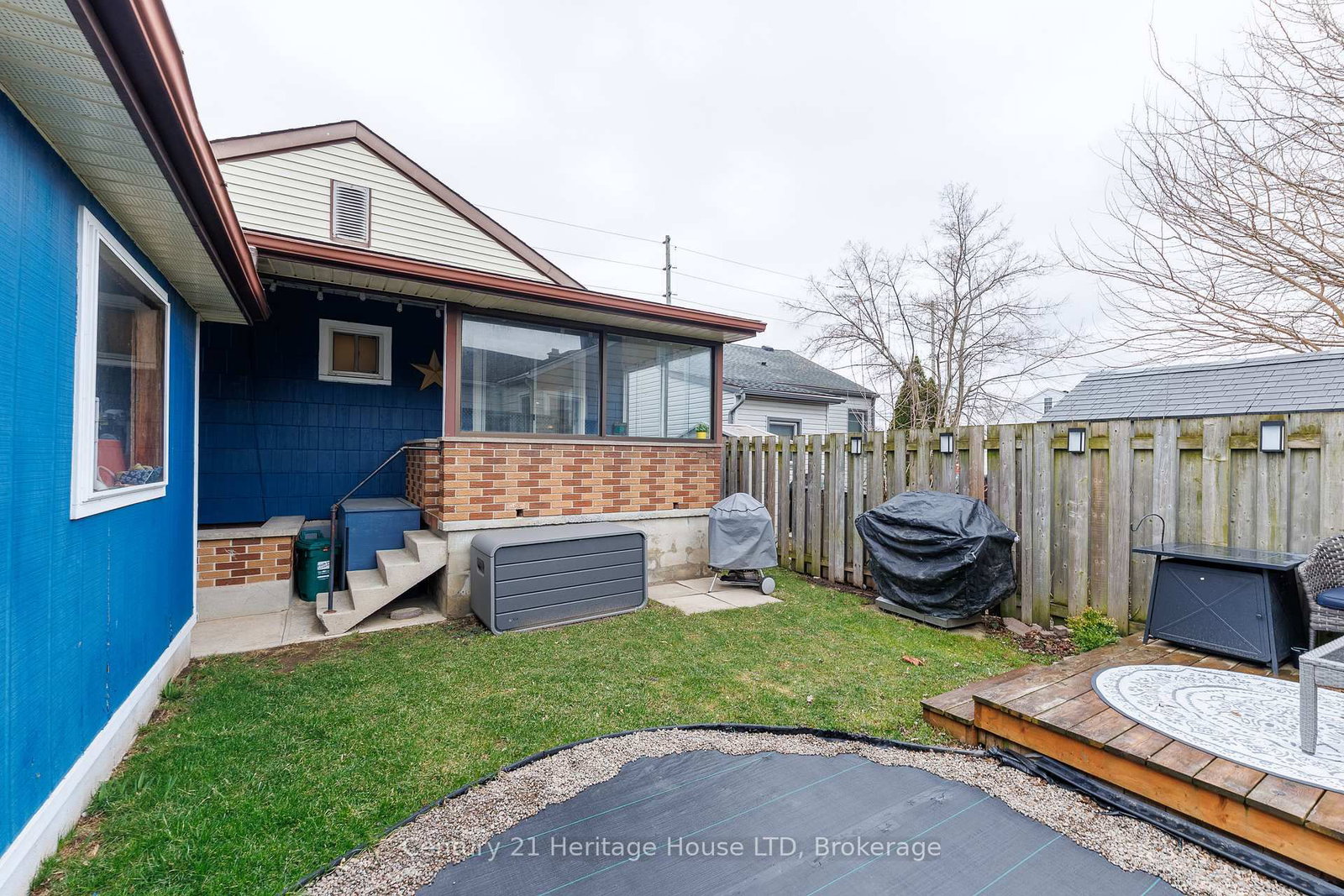 Detached House for sale at 211 Grantham Avenue, St. Catharines, Ontario, L2M 4Z1 - Facer - MLS: X12915604