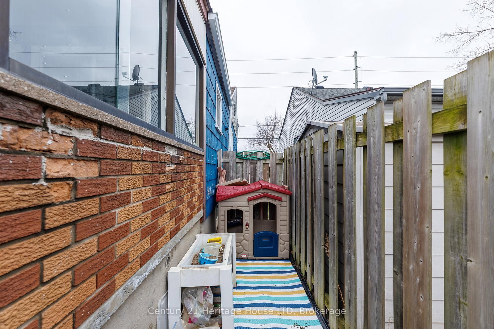 Detached House for sale at 211 Grantham Avenue, St. Catharines, Ontario, L2M 4Z1 - Facer - MLS: X12915604