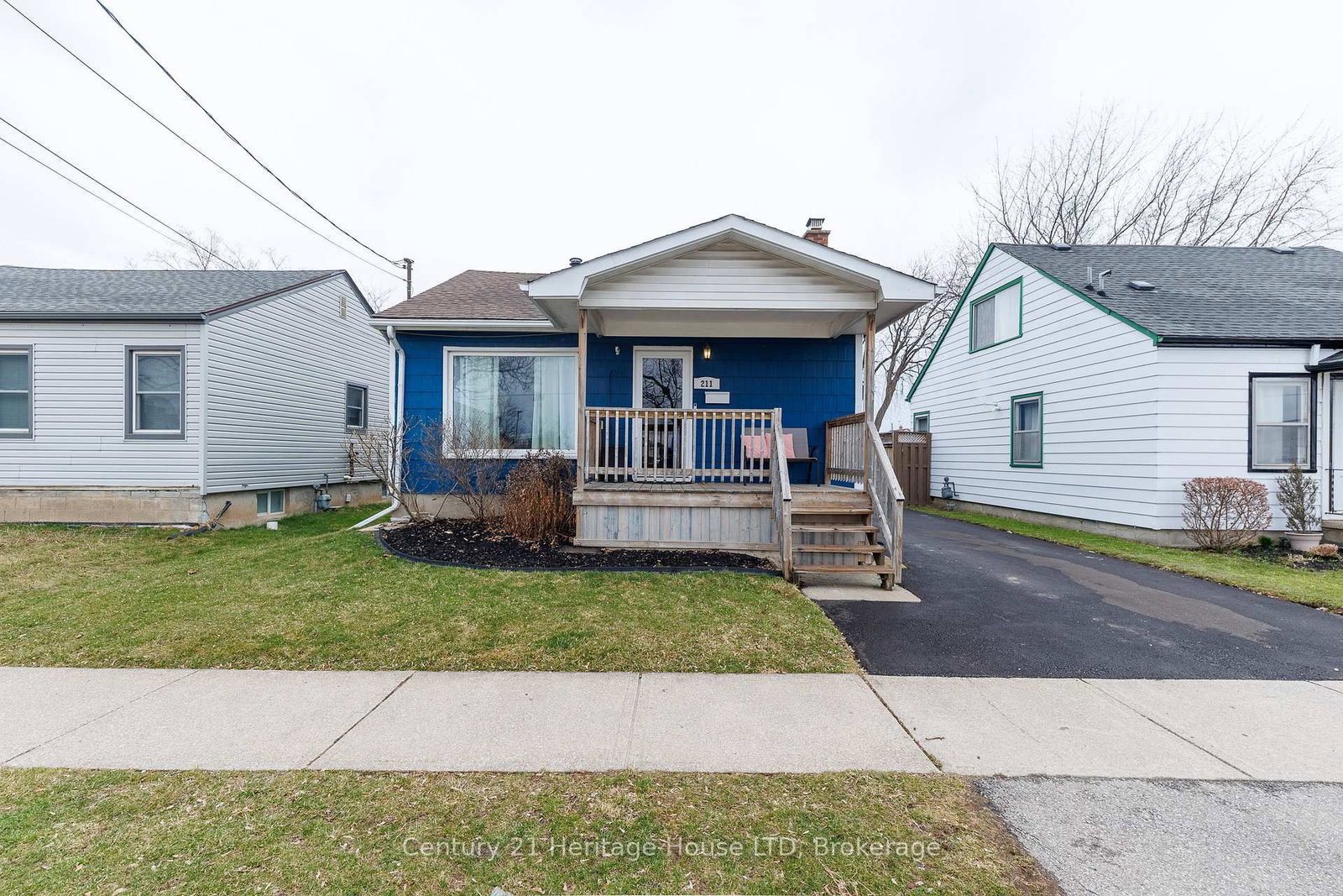 Detached House for sale at 211 Grantham Avenue, St. Catharines, Ontario, L2M 4Z1 - Facer - MLS: X12915604