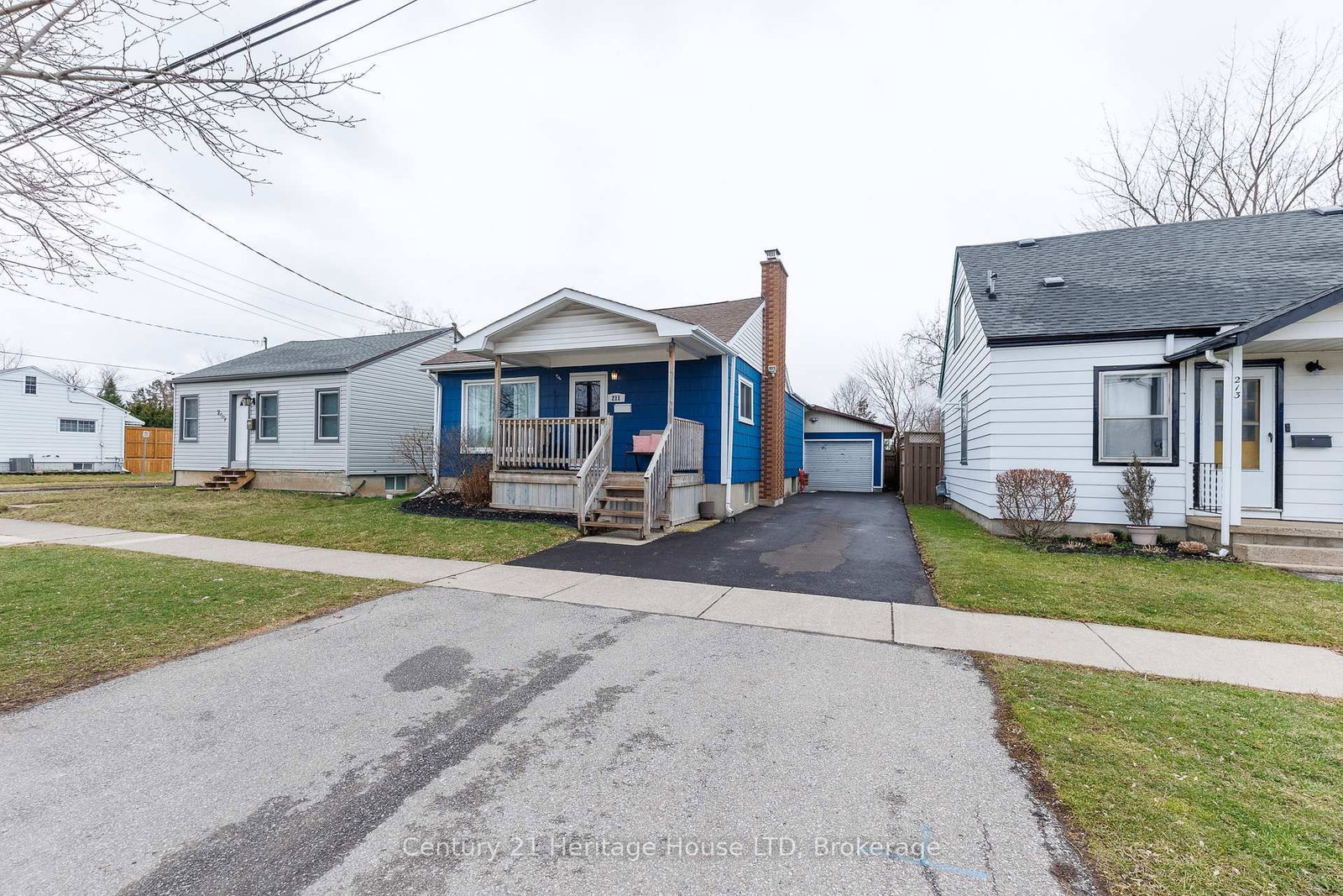 Detached House for sale at 211 Grantham Avenue, St. Catharines, Ontario, L2M 4Z1 - Facer - MLS: X12915604