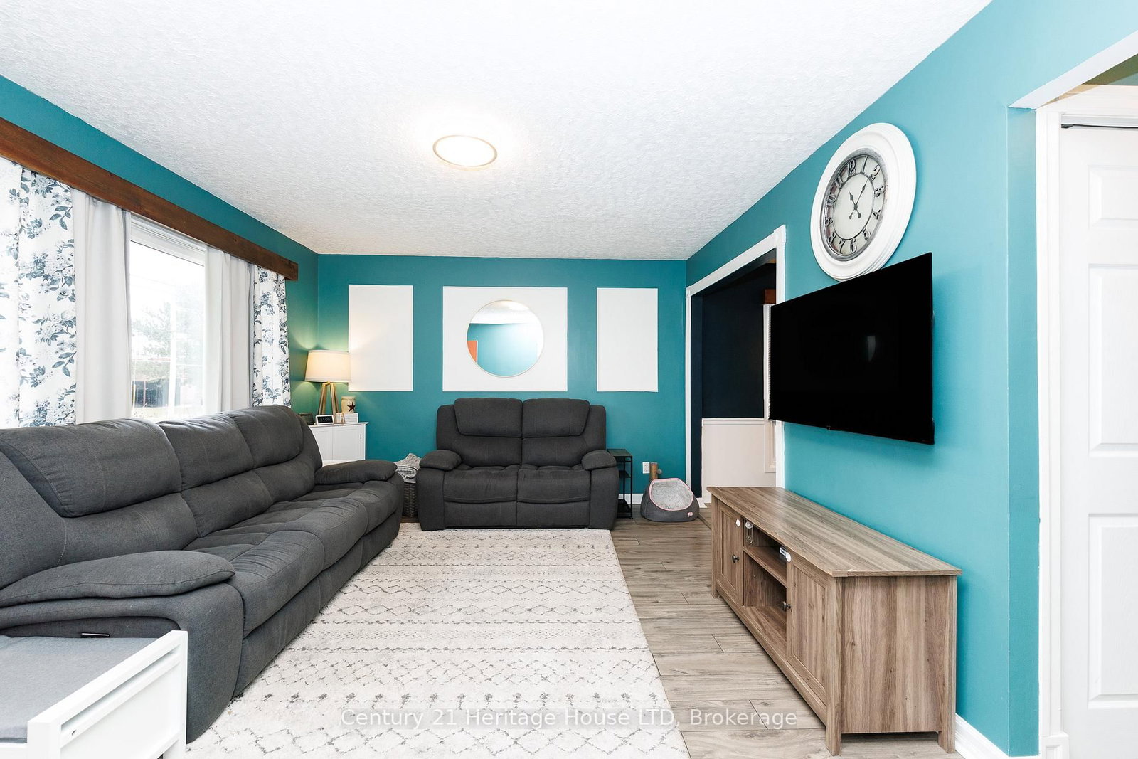 Detached House for sale at 211 Grantham Avenue, St. Catharines, Ontario, L2M 4Z1 - Facer - MLS: X12915604