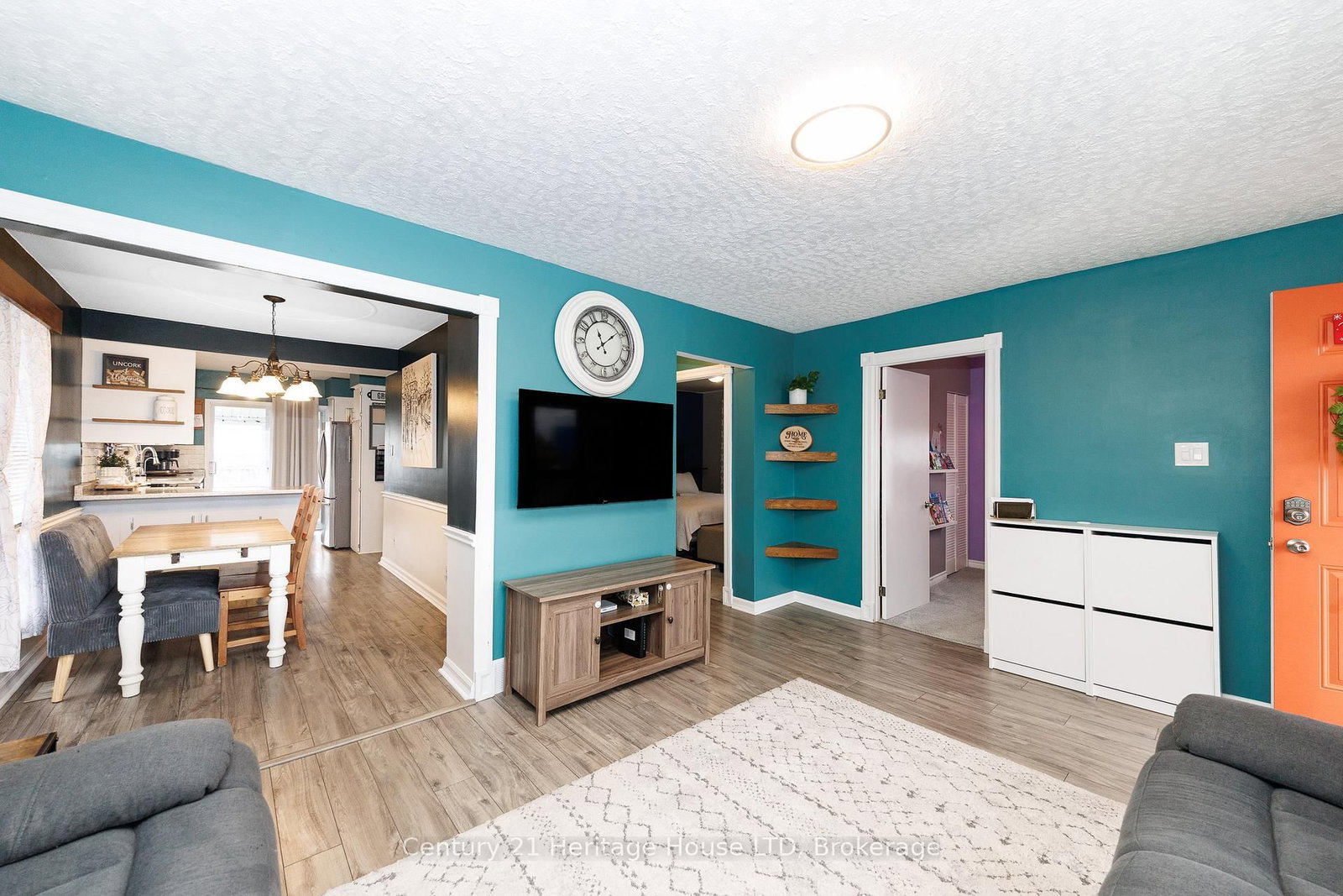 Detached House for sale at 211 Grantham Avenue, St. Catharines, Ontario, L2M 4Z1 - Facer - MLS: X12915604