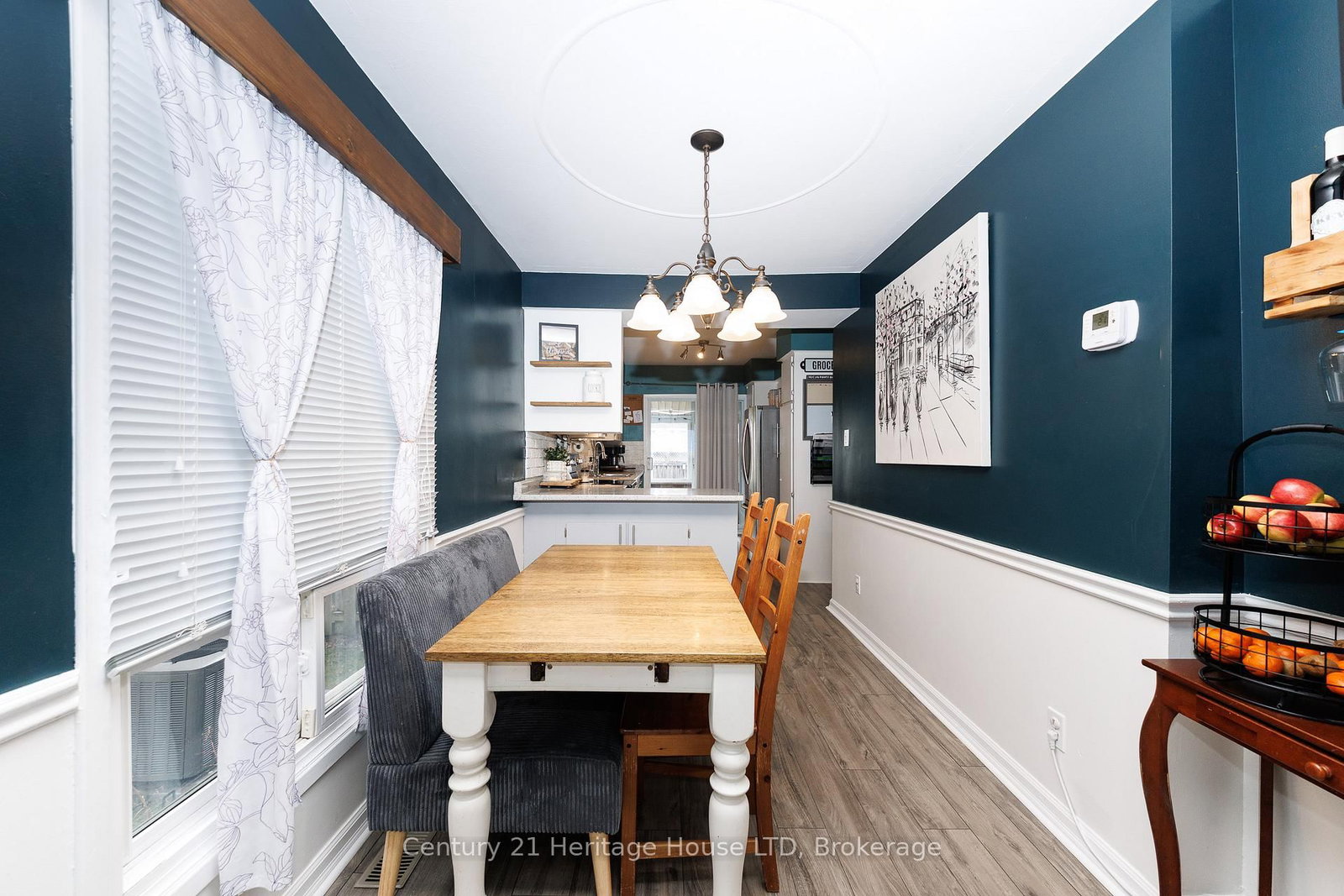 Detached House for sale at 211 Grantham Avenue, St. Catharines, Ontario, L2M 4Z1 - Facer - MLS: X12915604