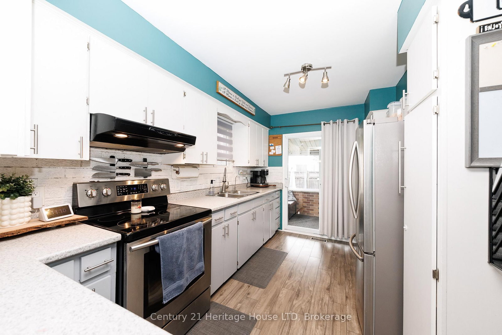 Detached House for sale at 211 Grantham Avenue, St. Catharines, Ontario, L2M 4Z1 - Facer - MLS: X12915604