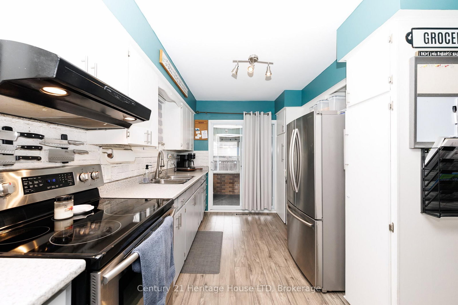 Detached House for sale at 211 Grantham Avenue, St. Catharines, Ontario, L2M 4Z1 - Facer - MLS: X12915604