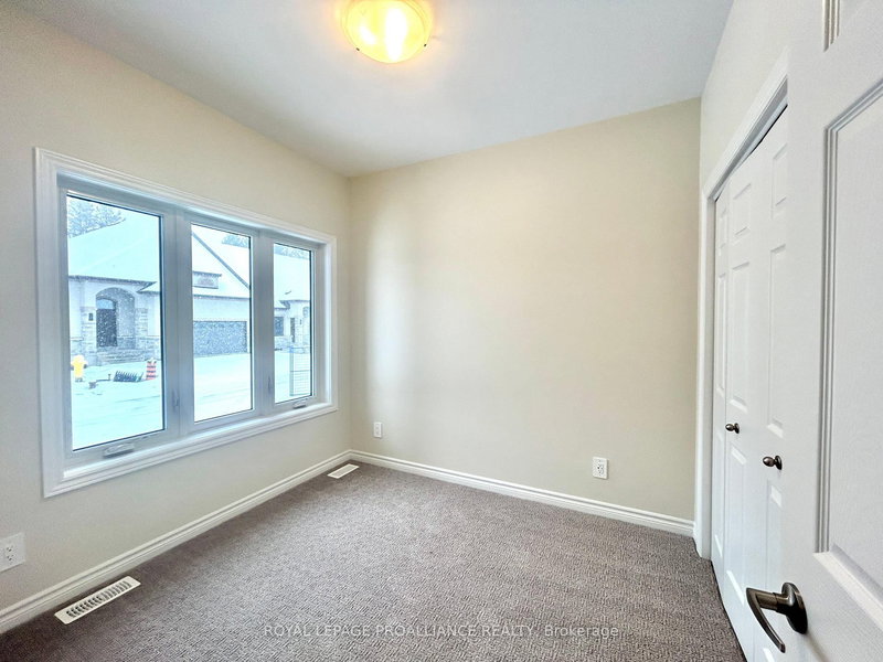 20 - 99 Cloverleaf Dr, Belleville, K8N 4Z5 | Image 3