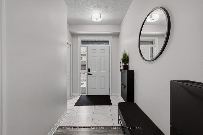 894 Riverview Way, Kingston, K7K 0J2 | Image 2