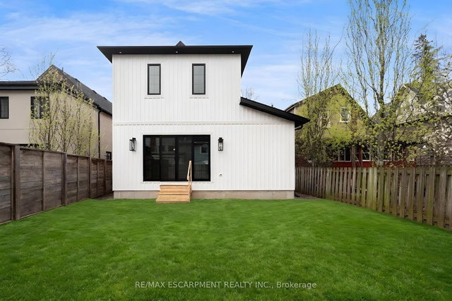 30 MATILDA Street N