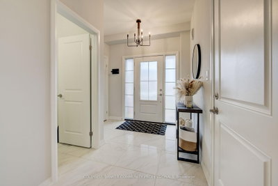36 Alicia Crescent — photo 3