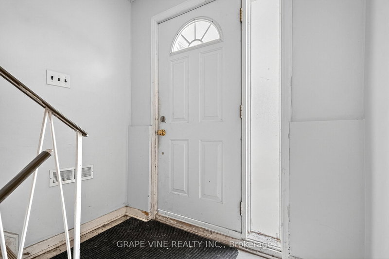 1098 Clyde Ave, Ottawa, K2C 1Y2 | Image 3