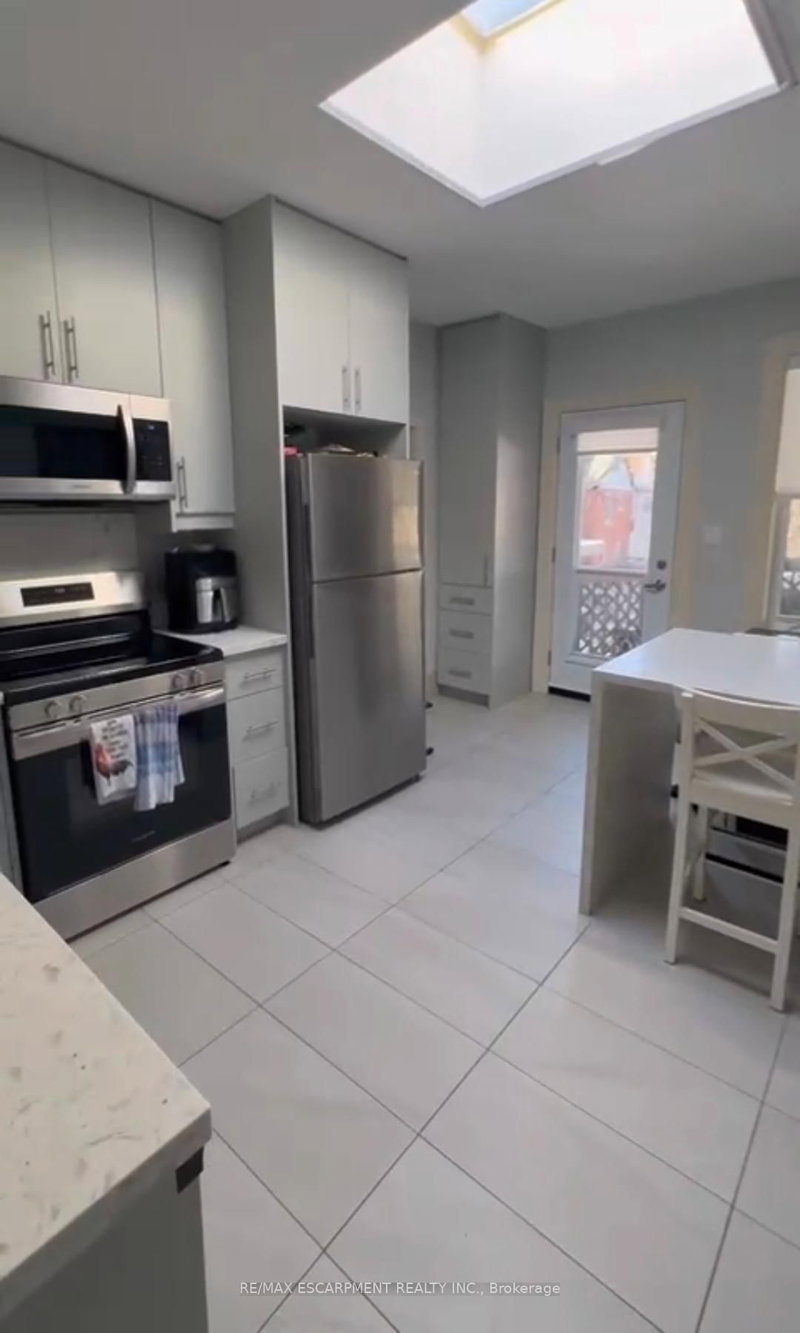 971.5 Main St E, Hamilton, L8M 1N2 | Image 2