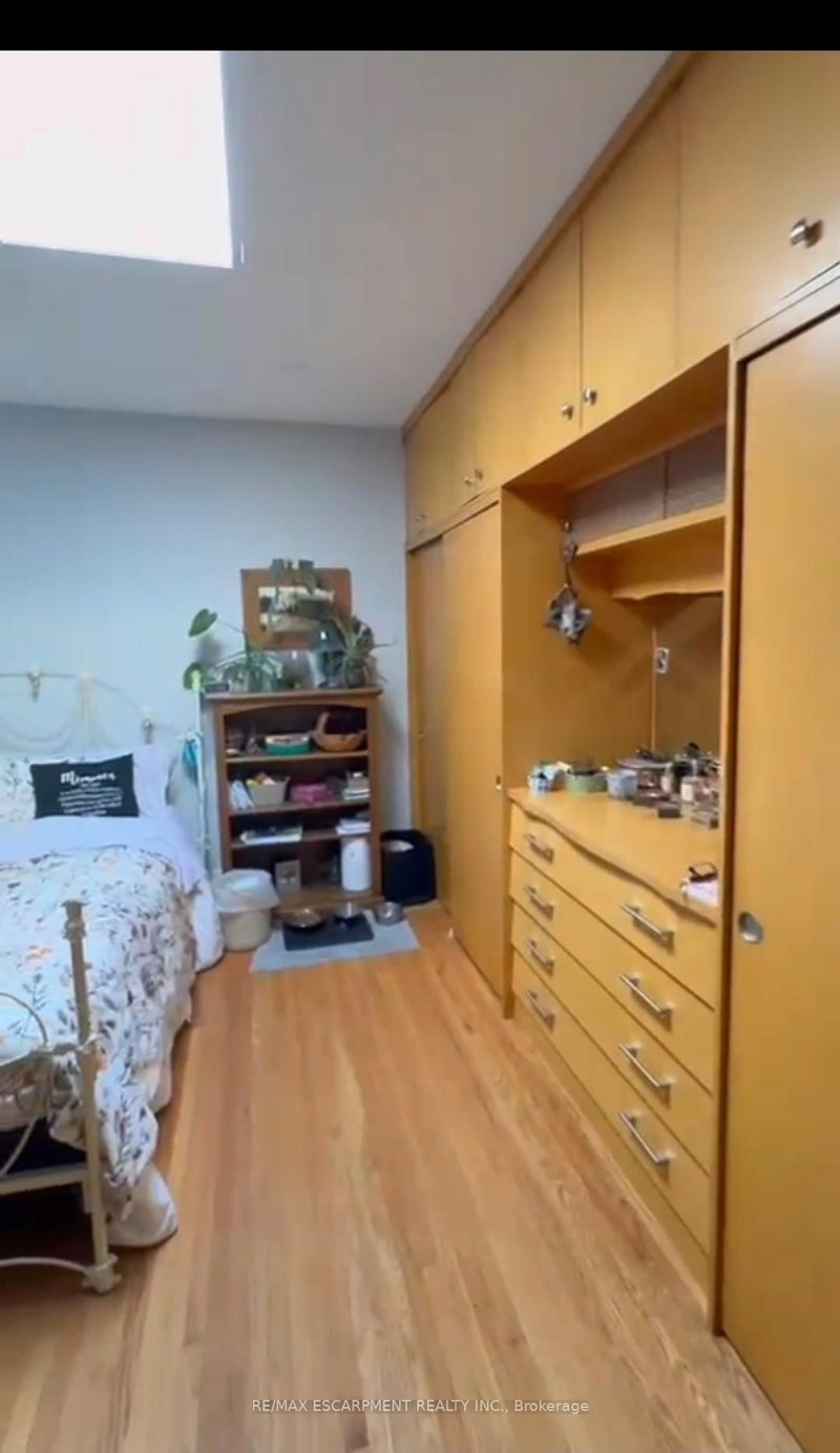 971.5 Main St E, Hamilton, L8M 1N2 | Image 3