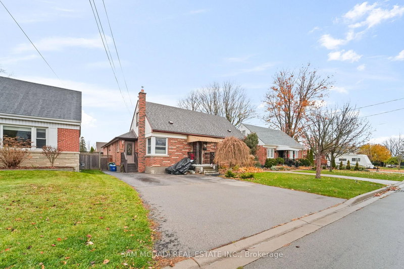 12 Roselle Pl, Hamilton, L8G 1R3 | Image 2