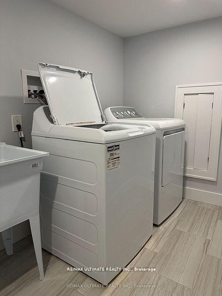 Detached House for sale at 10 Columbia Street, St. Catharines, Ontario, L2R 5H6 - Downtown - MLS: X12917274