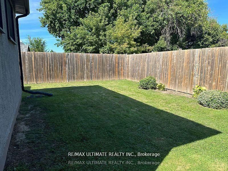 Detached House for sale at 10 Columbia Street, St. Catharines, Ontario, L2R 5H6 - Downtown - MLS: X12917274