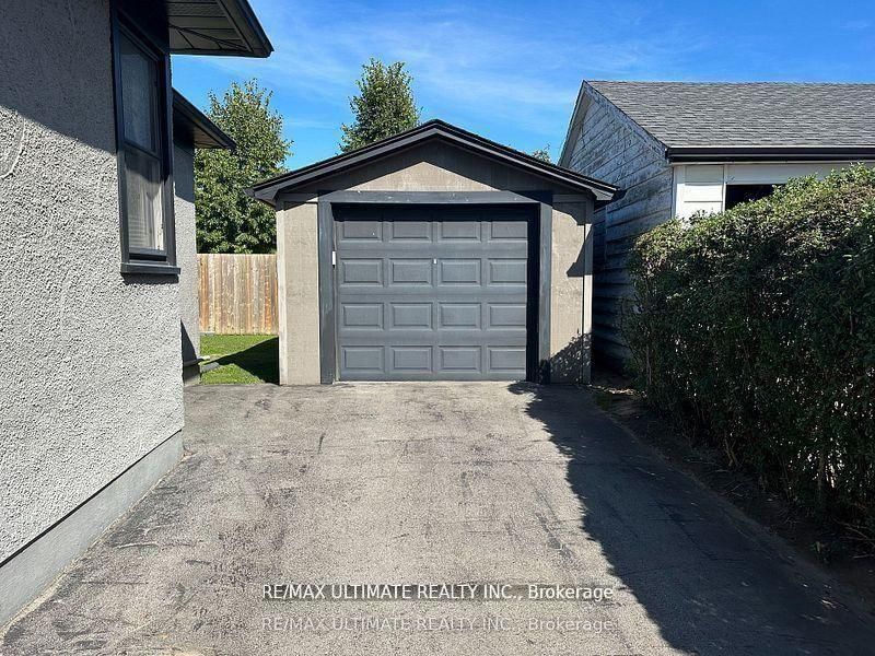 Detached House for sale at 10 Columbia Street, St. Catharines, Ontario, L2R 5H6 - Downtown - MLS: X12917274