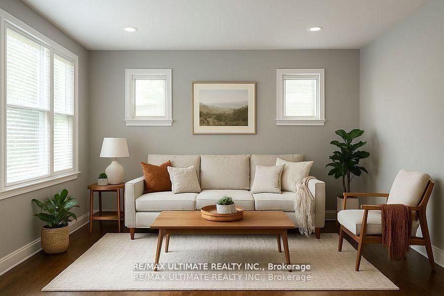 Detached House for sale at 10 Columbia Street, St. Catharines, Ontario, L2R 5H6 - Downtown - MLS: X12917274