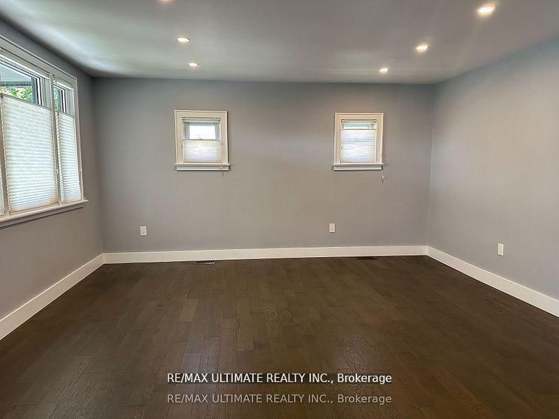 Detached House for sale at 10 Columbia Street, St. Catharines, Ontario, L2R 5H6 - Downtown - MLS: X12917274