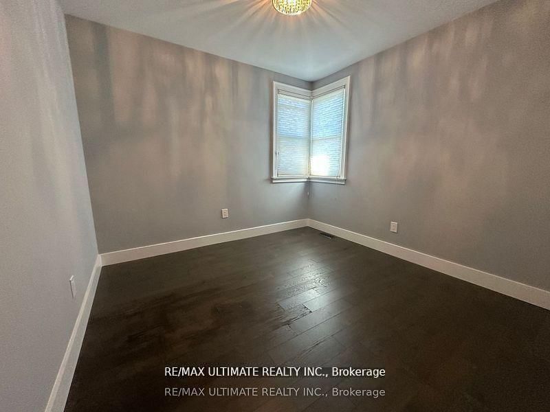 Detached House for sale at 10 Columbia Street, St. Catharines, Ontario, L2R 5H6 - Downtown - MLS: X12917274