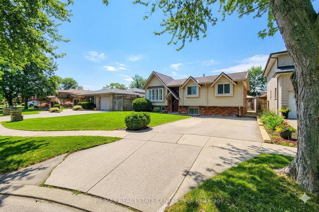 2 Ashwood Court