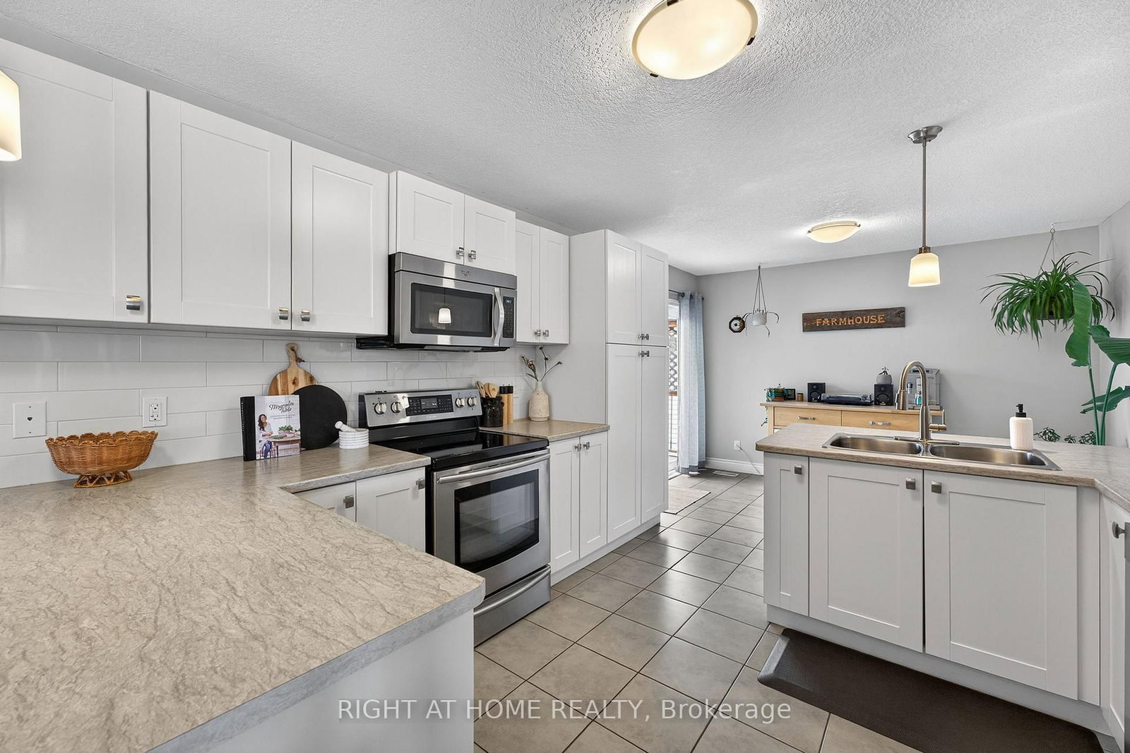 Detached House for sale at 48 Freedom Crescent, Quinte West, Ontario, K8V 0C2 - Sidney Ward - MLS: X12917536