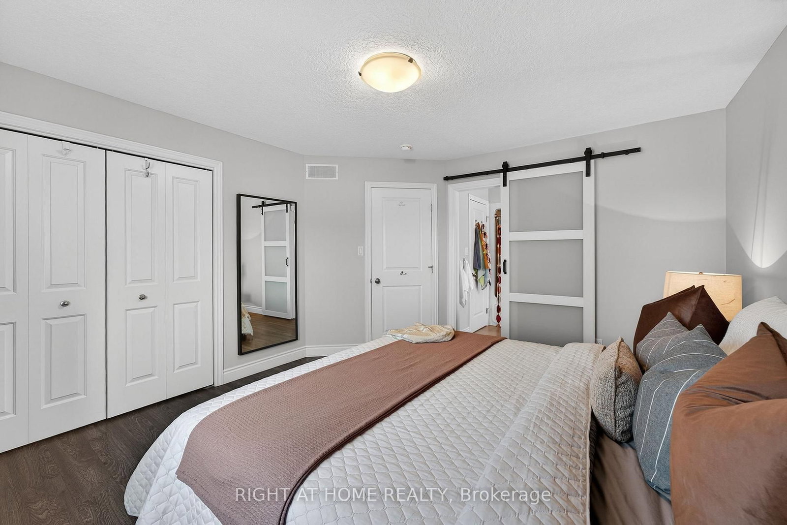 Detached House for sale at 48 Freedom Crescent, Quinte West, Ontario, K8V 0C2 - Sidney Ward - MLS: X12917536