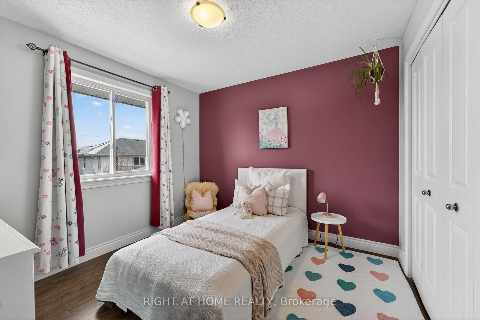 Detached House for sale at 48 Freedom Crescent, Quinte West, Ontario, K8V 0C2 - Sidney Ward - MLS: X12917536