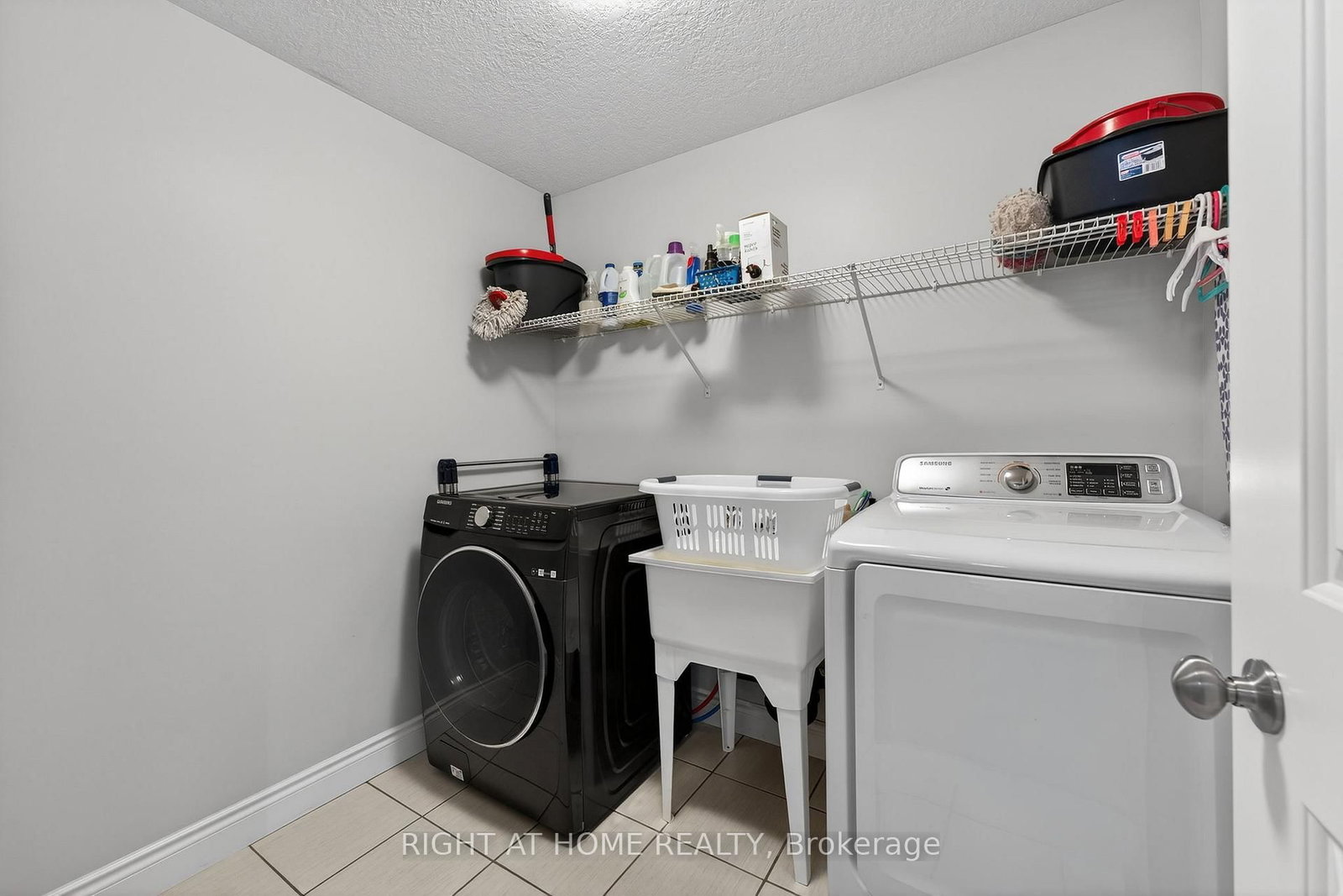 Detached House for sale at 48 Freedom Crescent, Quinte West, Ontario, K8V 0C2 - Sidney Ward - MLS: X12917536